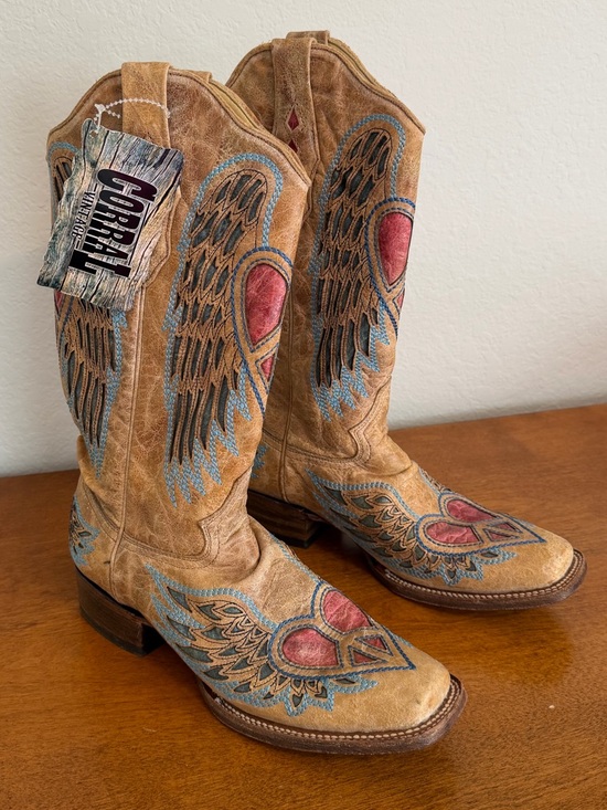 Corral Shoes - Corral Tan Leather Winged Heart Embroidered Heeled Boots